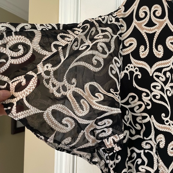 Sami & Jo 1X Holiday Top Black and Gold - Picture 4 of 4